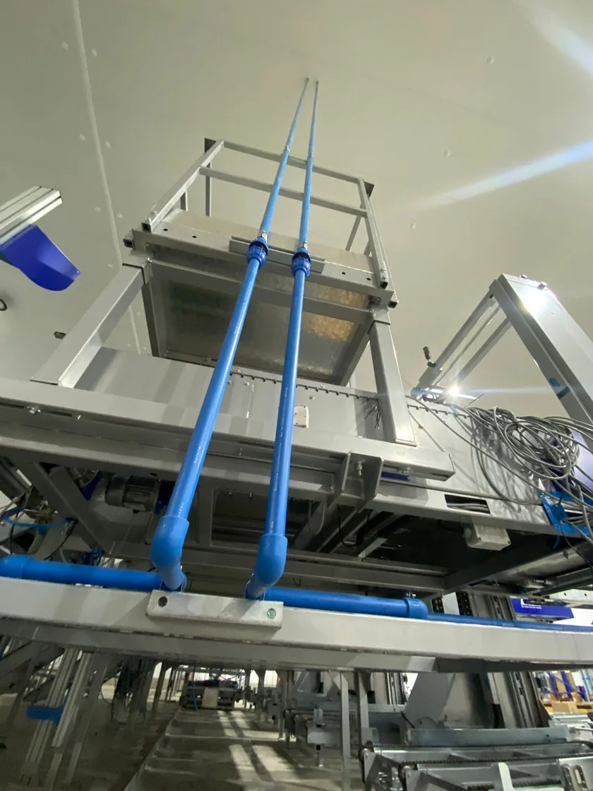 Tubería de aire comprimido en PPR y aluminio hacia equipo — proyecto Prolain