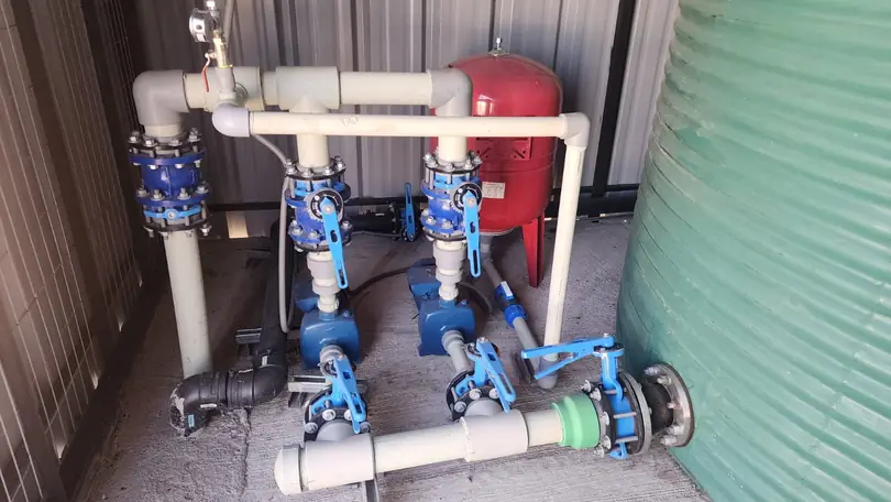 Booster de bombas con estanque hidroneumático y matriz de impulsión — proyecto Prolain